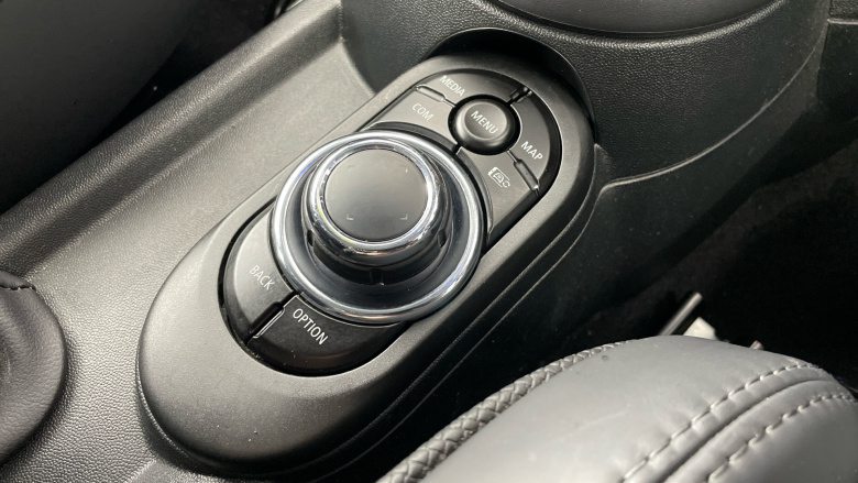 MINI Hatchback 1.5 Cooper Exclusive 5dr Auto [Comfort Pack] Petrol Hatchback